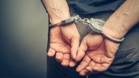 Bărbatul din Prahova, care și-a ucis amanta cu sânge rece, a fost arestat. Bărbatul a trecut cu mașina peste ea și a lăsat-o să sufere în mijlocul drumului
